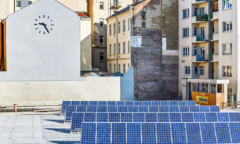 Výstava finalistů Ceny Jindřicha Chalupeckého bude čerpat energii ze solárních panelů